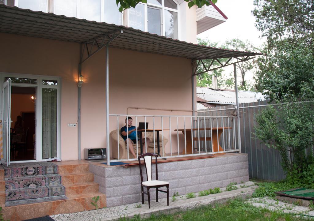 Almaty Backpackers Exterior photo