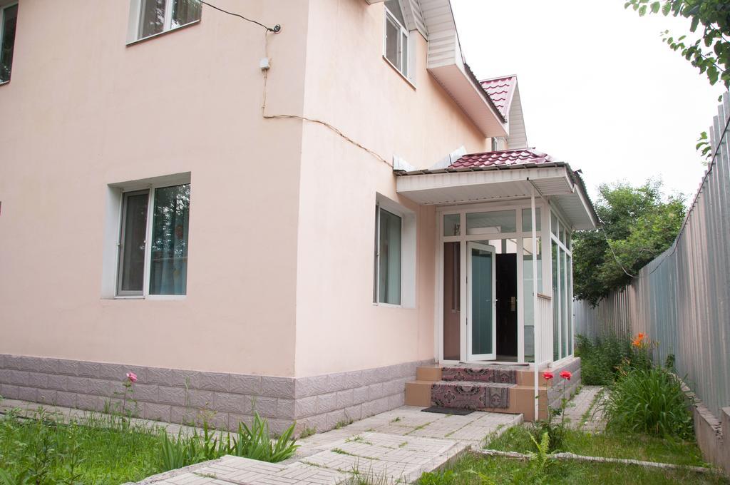 Almaty Backpackers Exterior photo