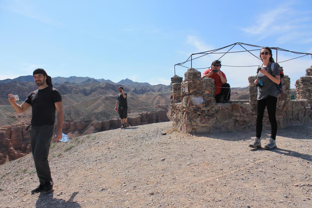 Almaty Backpackers Exterior photo
